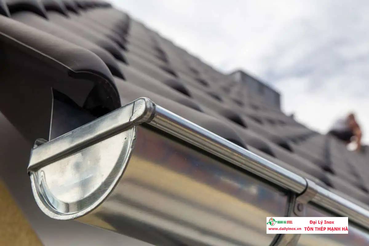 Cách lắp đặt máng xối inox chống dột hiệu quả