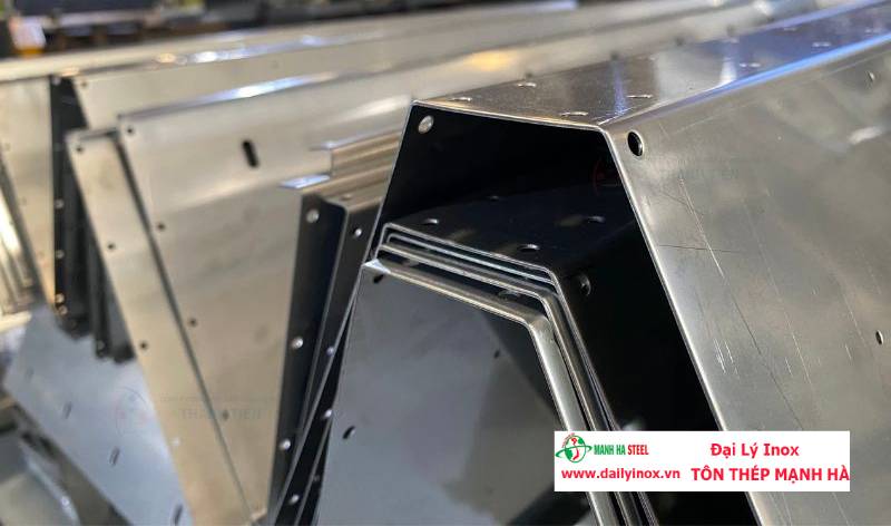 Cách lắp đặt máng xối inox chống dột hiệu quả