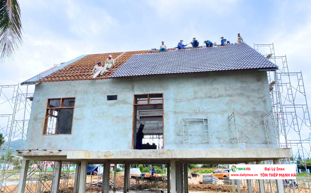 Cách lợp mái ngói Thái chuẩn đẹp, đúng kỹ thuật