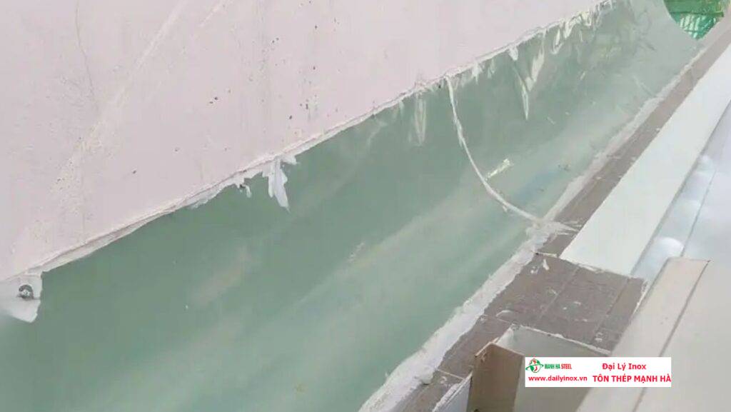 Cách chống thấm khe tiếp giáp giữa hai nhà liền kề hiệu quả