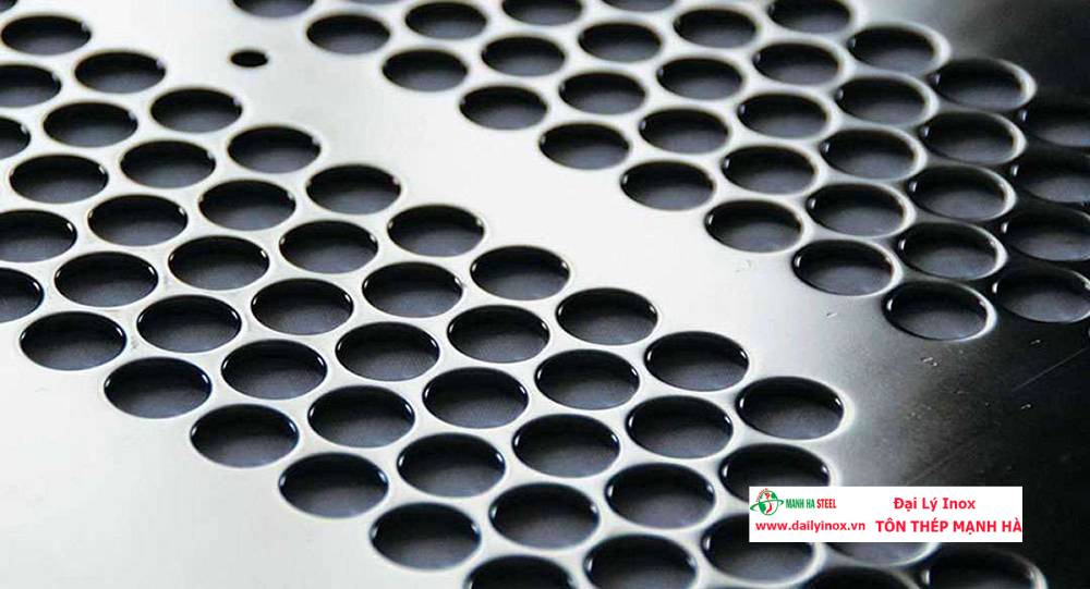 Dập lỗ inox cần máy chuyên dụng nào?