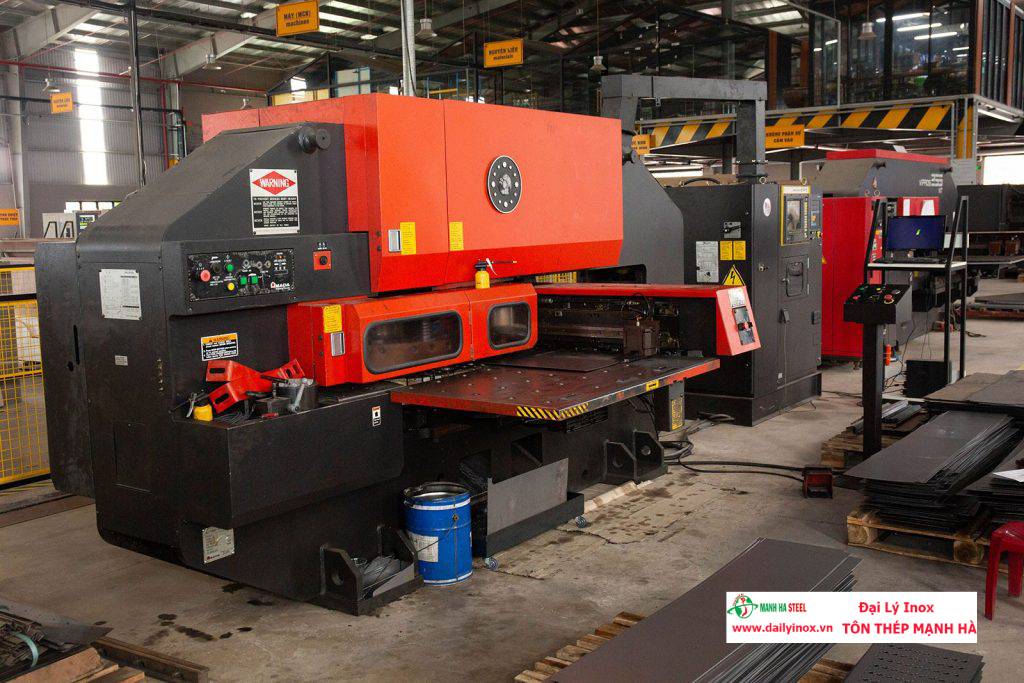 Dập lỗ inox cần máy chuyên dụng nào?