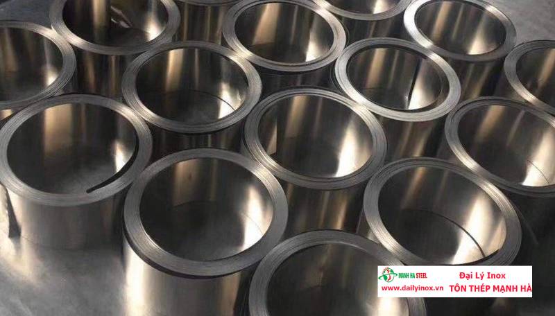 Inox và thép: So sánh hai vật liệu phổ biến trong xây dựng