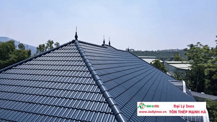 So sánh ngói và tôn giả ngói chi tiết: Nên chọn lợp mái bằng vật liệu nào?