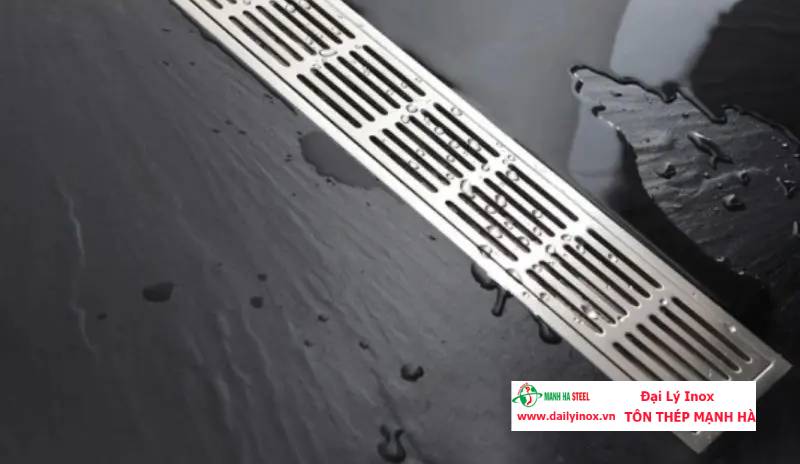 Tạo rãnh thoát nước trên tấm inox như thế nào?