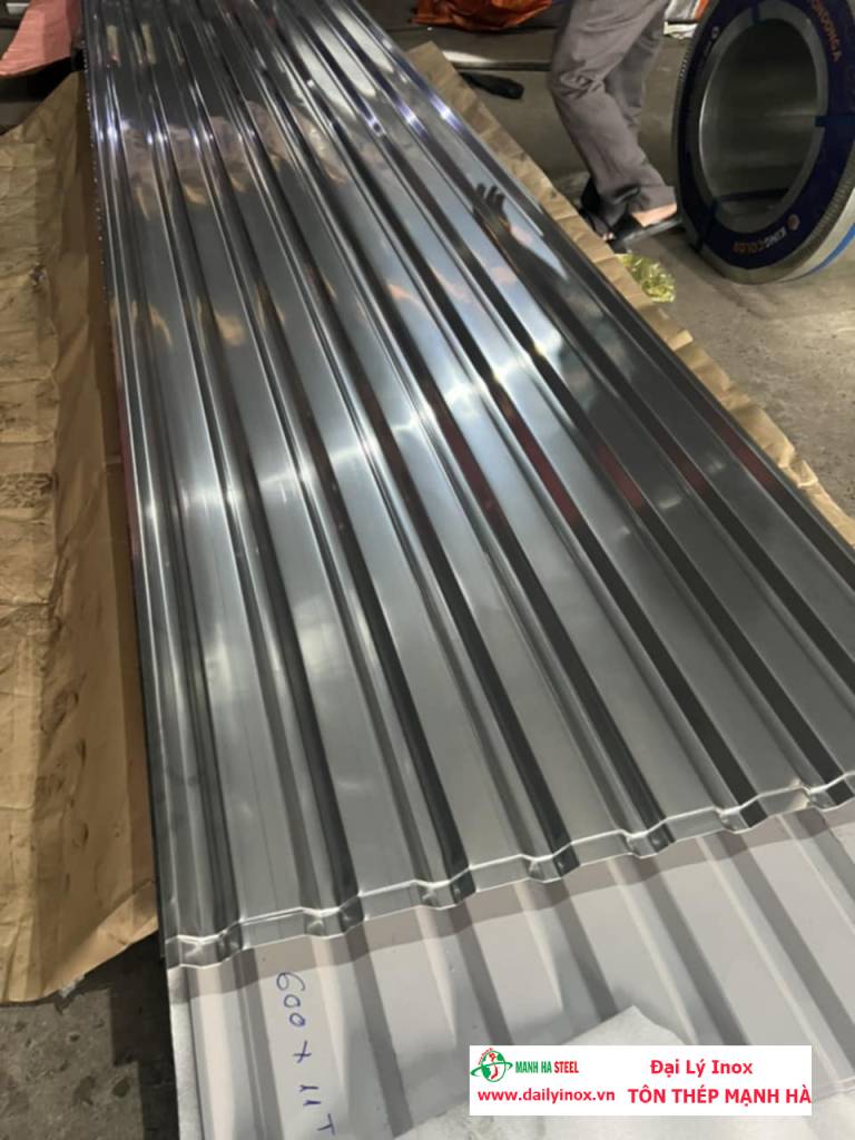 Tôn Inox 316: Chống Ăn Mòn Cao Cho Môi Trường Biển