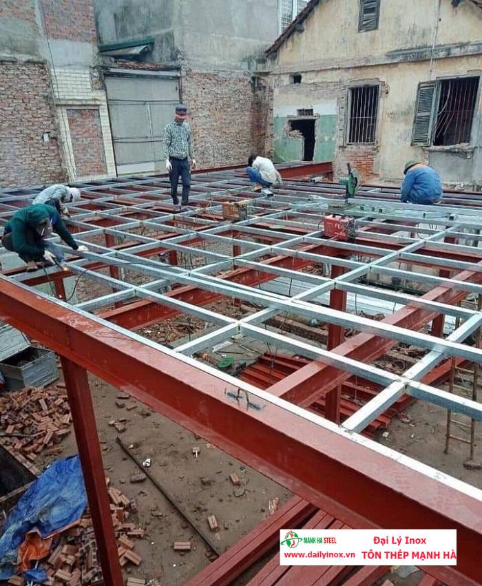 Ứng dụng của inox tấm trong thi công sàn, mái