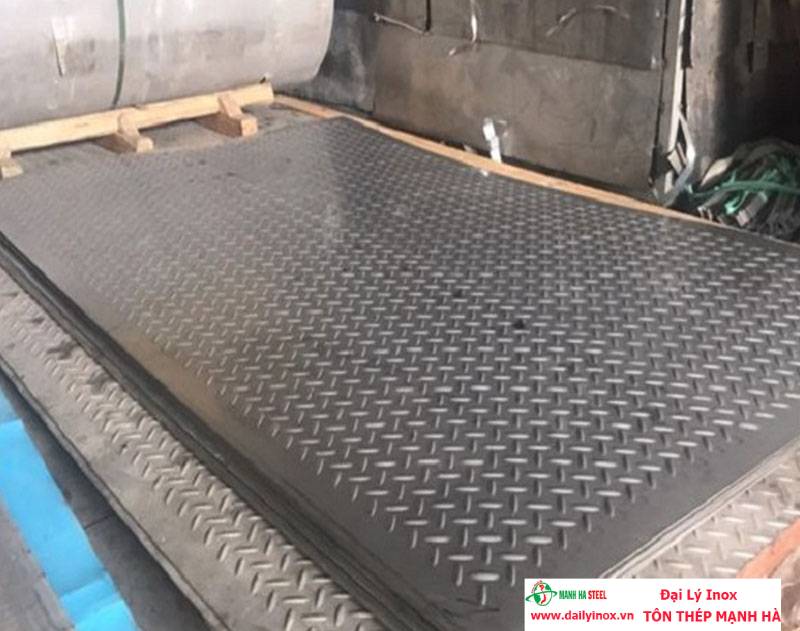 Ứng dụng của inox tấm trong thi công sàn, mái