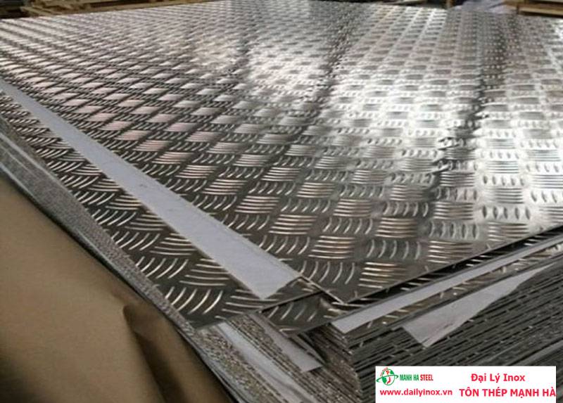 Ứng dụng của inox tấm trong thi công sàn, mái