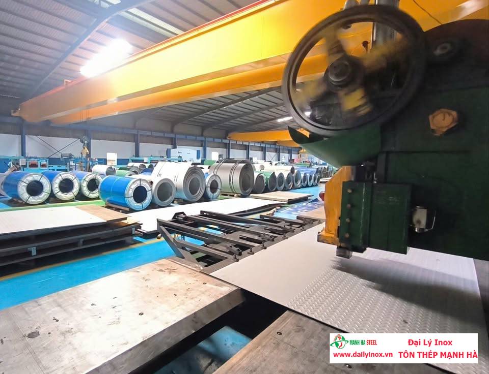 Ứng Dụng Của Tấm Inox Chống Trượt Trong Nhiều Ngành Nghề