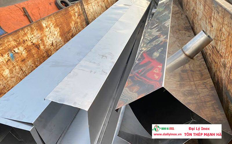 Ưu điểm máng xối inox so với tôn kẽm