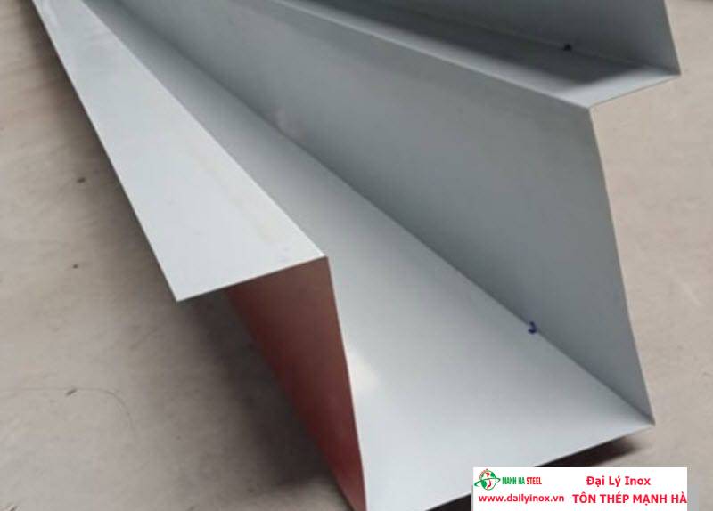 Ưu điểm máng xối inox so với tôn kẽm