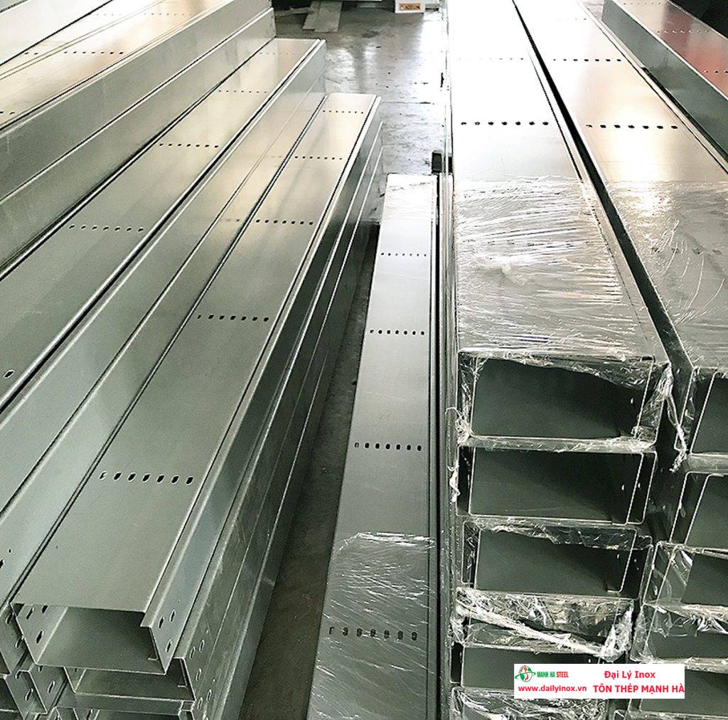 Ưu điểm máng xối inox so với tôn kẽm