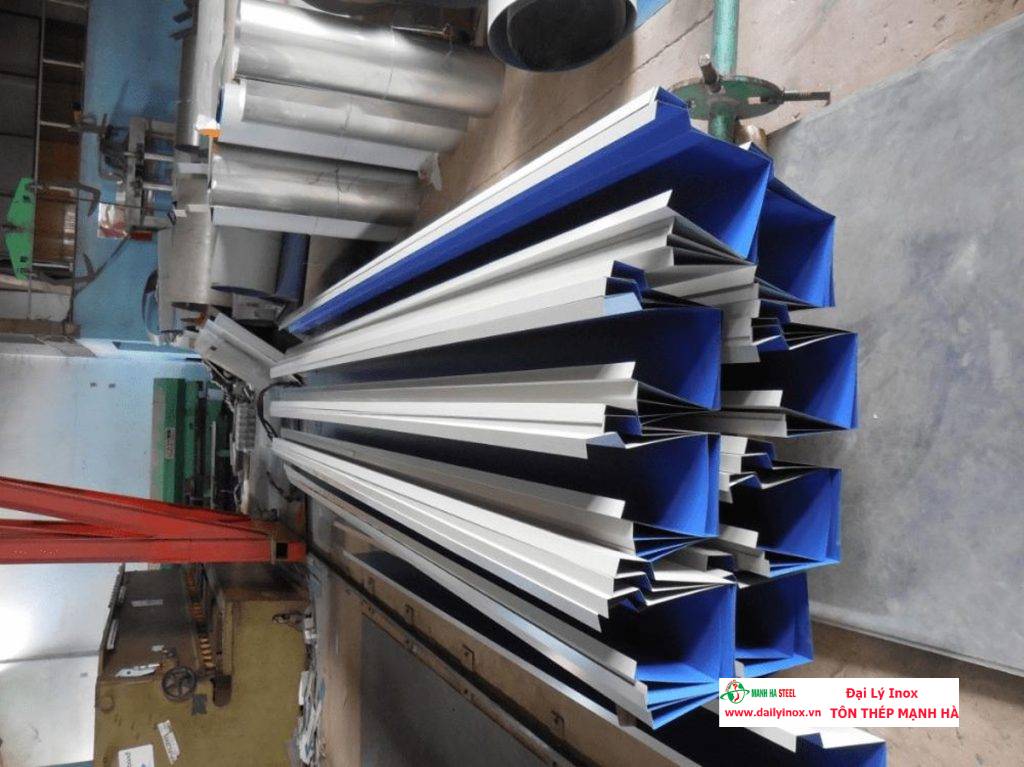 Ưu điểm máng xối inox so với tôn kẽm