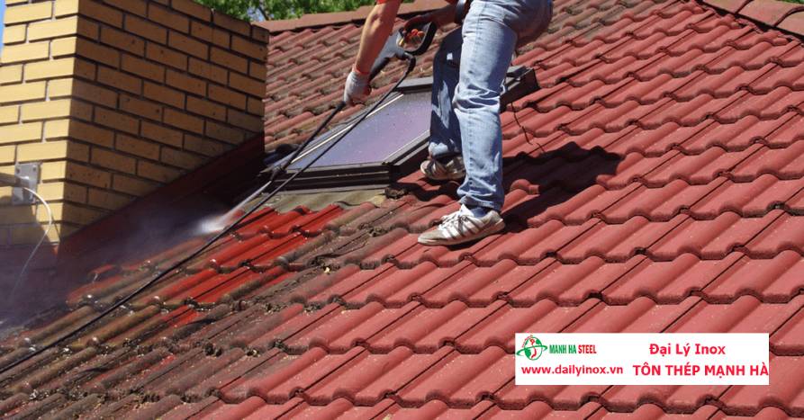 Hướng dẫn vệ sinh mái ngói chi tiết, đơn giản