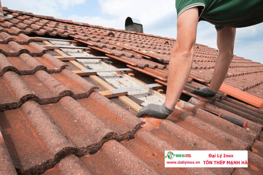 Hướng dẫn vệ sinh mái ngói chi tiết, đơn giản