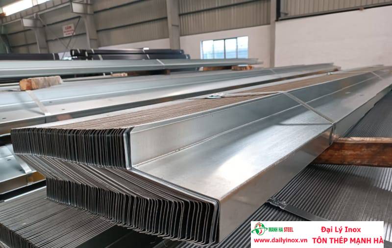 Xà Gồ Inox 304: Độ Bền Cao Cho Kết Cấu Xây Dựng