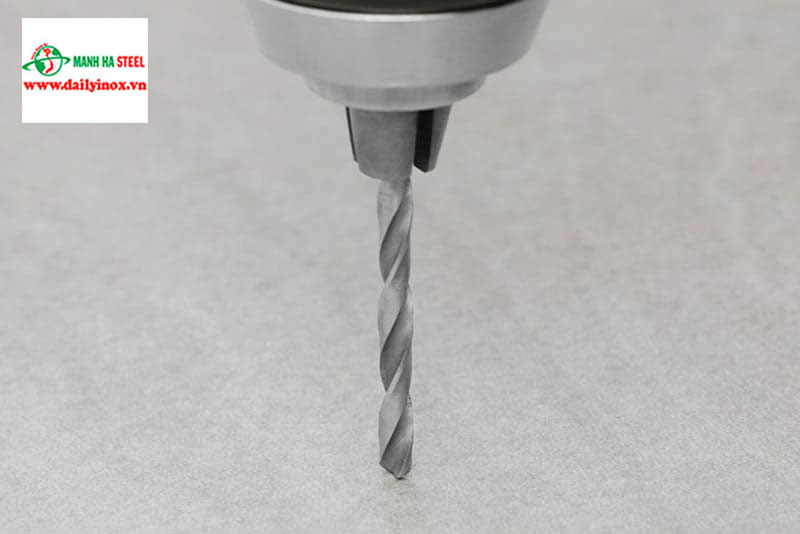 cách đục lỗ inox