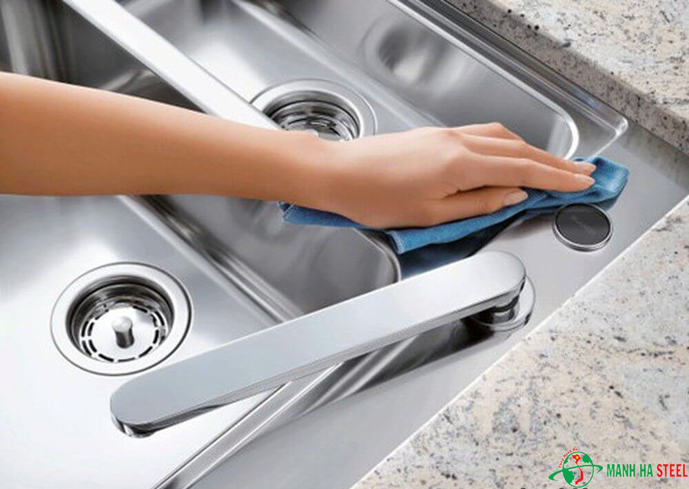 thép không gỉ dễ bám bụi