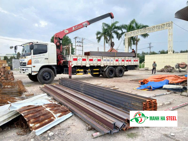 Đại lý inox Mạnh Hà vận chuyển sắt I100 đến công trình, nhanh chóng, đúng hẹn