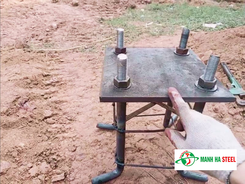 Sắt bản mã chân cột