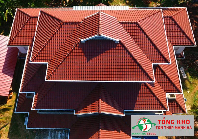 Biệt thự lợp mái cam đẹp mắt, ấn tượng