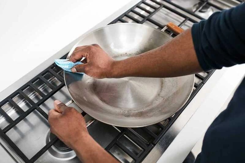 Cách tẩy rỉ sét trên inox