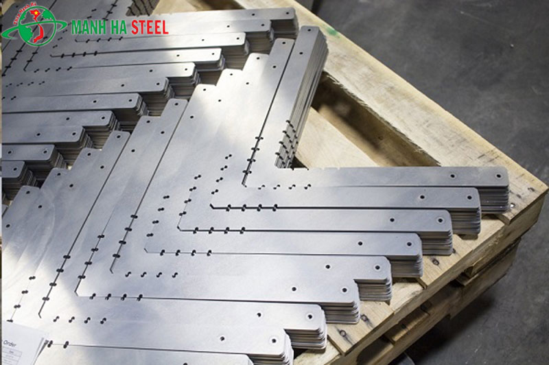 Cắt inox theo bản vẽ bằng máy laser CNC – đường cắt mịn, chính xác, không ba via.