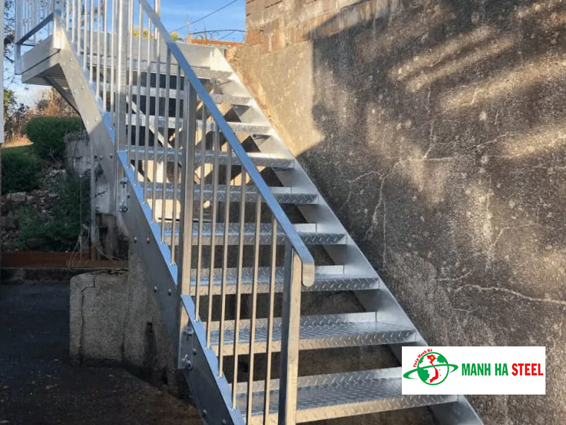 Cầu thang thép tấm mẫu 6