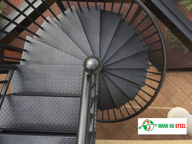 Cầu thang thép tấm mẫu 7
