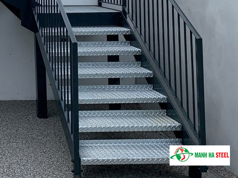 Cầu thang thép tấm mẫu 8