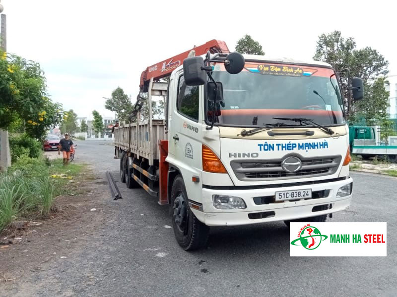 Đại lý inox Mạnh Hà cung cấp tôn lợp màu đỏ vận chuyển tận nơi