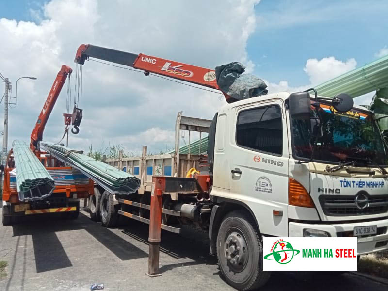 Mạnh Hà cung cấp tôn lợp màu xanh rêu giá rẻ, ưu đãi 3 - 7%