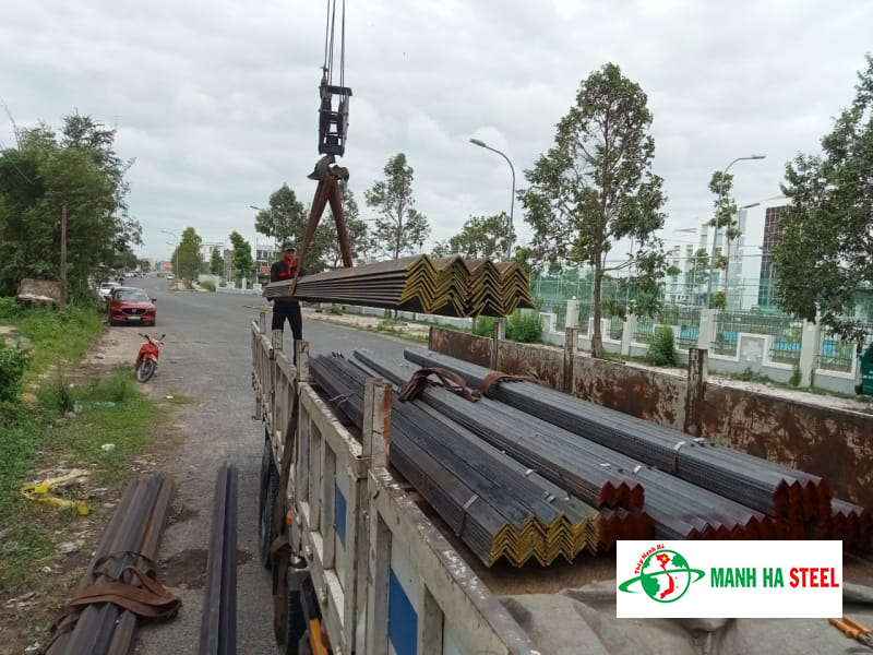 Giao hàng thép V75x75 tận nơi