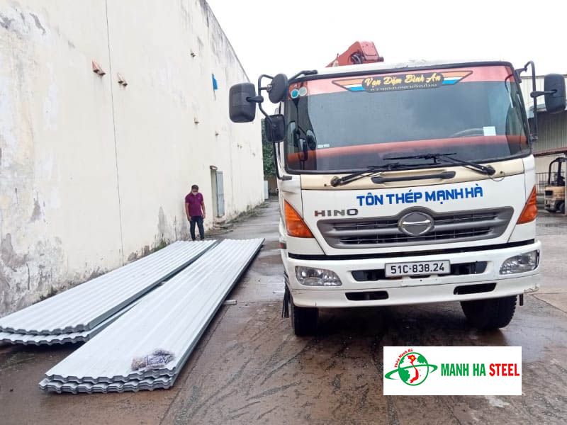 Đại lý inox Mạnh Hà bán tôn màu xanh rêu đa dạng kích thước, chủng loại