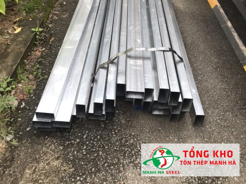 Thép hộp chữ nhật mạ kẽm có bề mặt sáng bóng, chống rỉ sét tốt