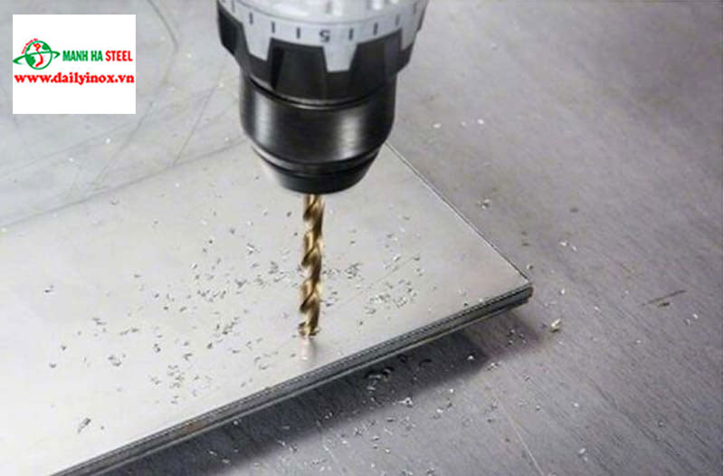 cách đục lỗ inox