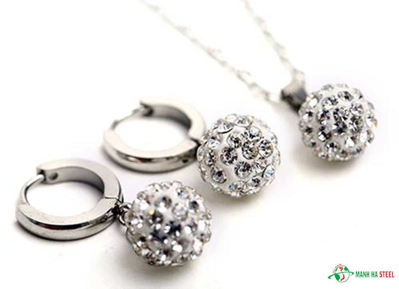 Trang sức thép không gỉ sáng bóng