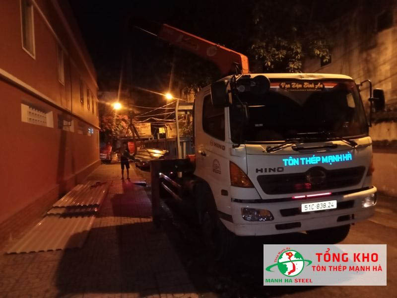 Liên hệ **Đại lý inox Mạnh Hà** ngay để được tư vấn về sản phẩm tôn nhựa giả ngói, Ck lên đến 3-7%