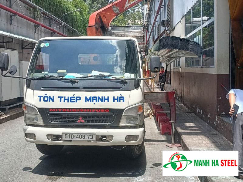 Liên hệ ngay Đại lý inox Mạnh Hà để được tư vấn về sản phẩm tôn giả ngói màu nâu