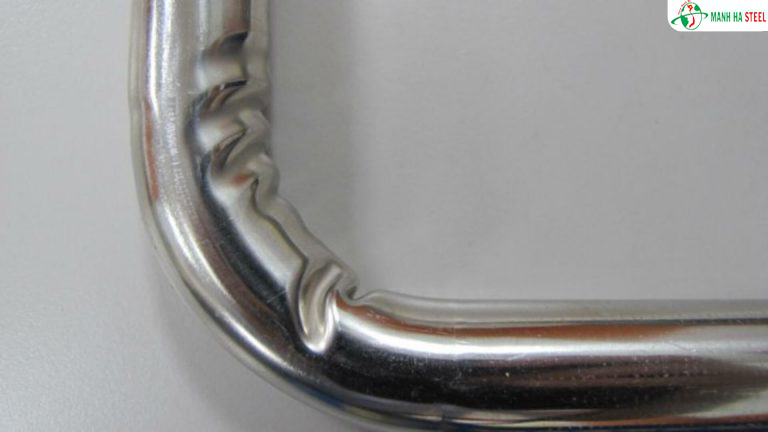 Khu vực uốn bị biến dạng không đều