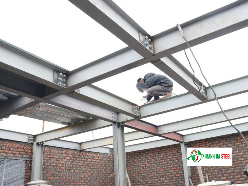 Khi cần làm cột, kèo nên sử dụng thép hình H để tối ưu chi phí, độ bền và thời gian thi công