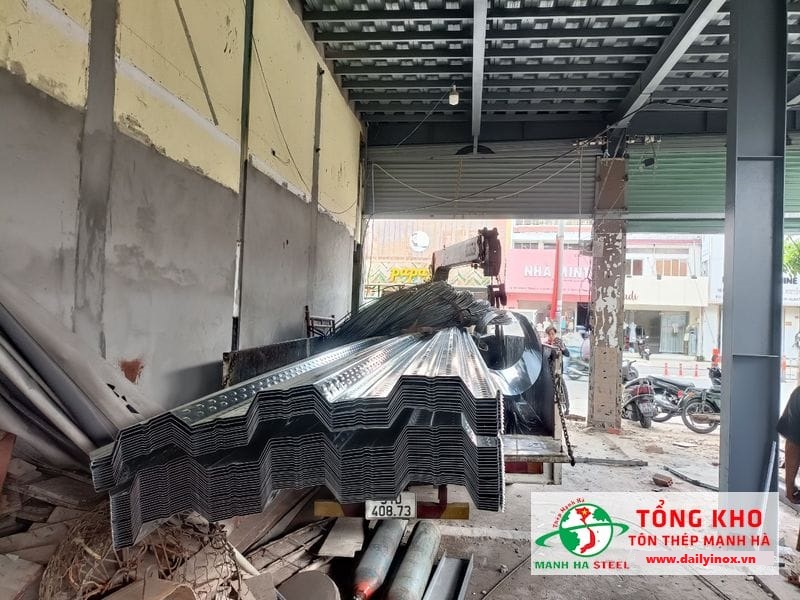 Đại lý inox Mạnh Hà chuyên phân phối sản phẩm tôn sàn deck Hoa Sen chất lượng cao, mẫu mã đa dạng
