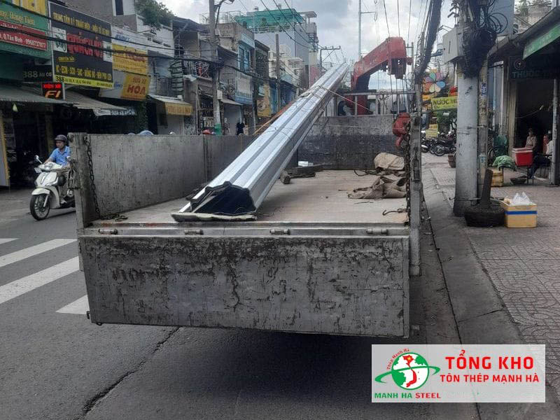 Đại lý inox Mạnh Hà là đại lý chuyên phân phối sản phẩm tôn nhựa lấy sáng composite, miễn phí vận chuyển tận nơi