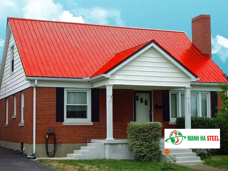 Mẫu nhà lợp tôn màu đỏ thông dụng