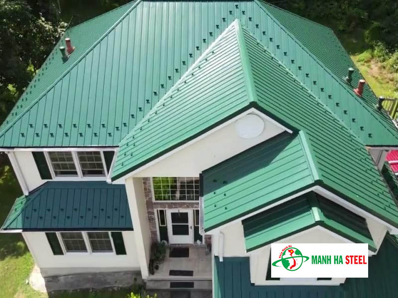 Mẫu nhà lợp tôn màu xanh lá cây hiện đại