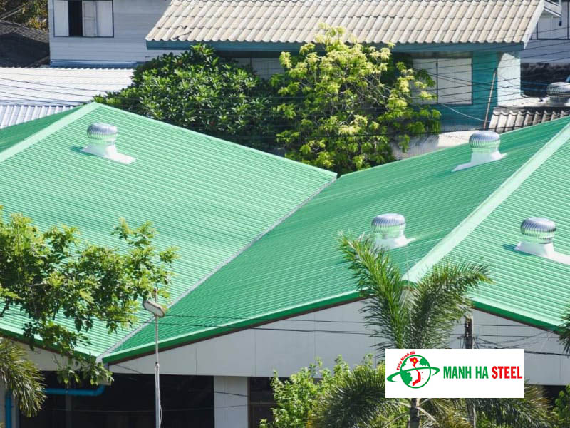 Mẫu nhà lợp tôn màu xanh lá cây thông dụng
