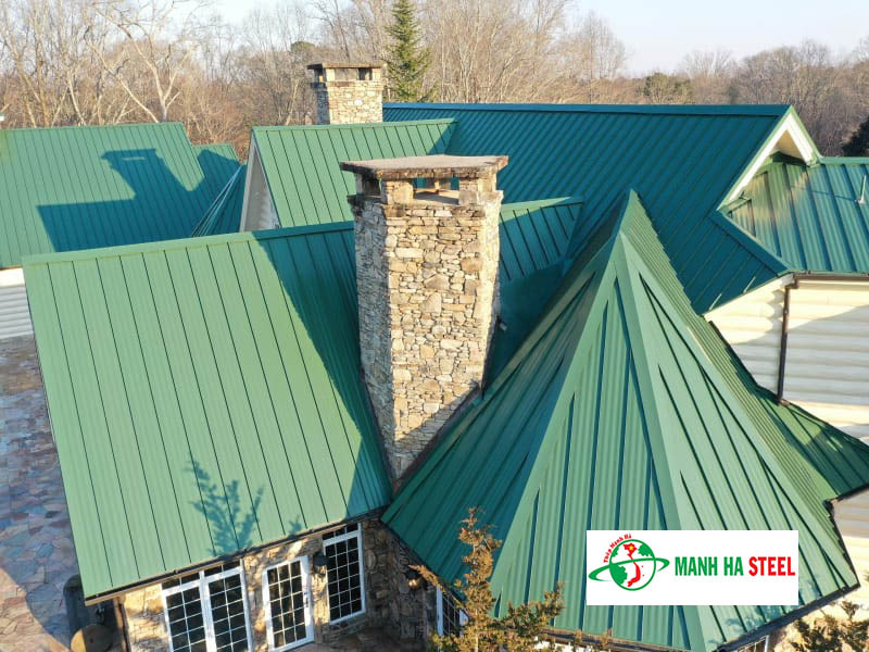 Mẫu nhà lợp tôn màu xanh lá cây hiện đại