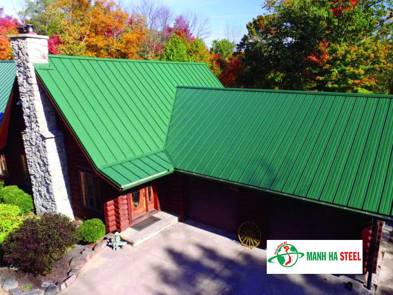 Nhà cấp 4 lợp tôn màu xanh lá cây
