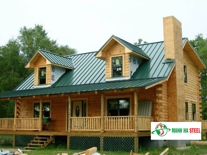 Mẫu nhà lợp tôn màu xanh rêu ấn tượng